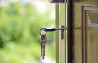 RÉVISION DU BAIL ET STABILITÉ DES CONTRATS : ENTRE LIBERTÉ CONTRACTUELLE ET EXIGENCES LÉGALES