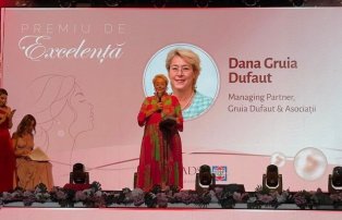 DANA GRUIA DUFAUT RE&Ccedil;OIT LE PRIX D&rsquo;EXCELLENCE LORS DU GALA SHE LEADS