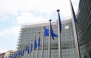 THE EUROPEAN UNION STRENGTHENS FDI SCREENING